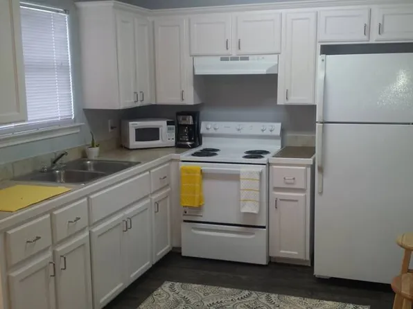 The Palm Tree Apartments, 6733 Montgomery Dr, San Antonio, TX 78239