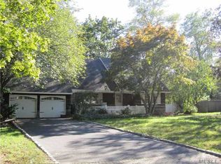 20 Chivalry Ln, Nesconset, NY 11767