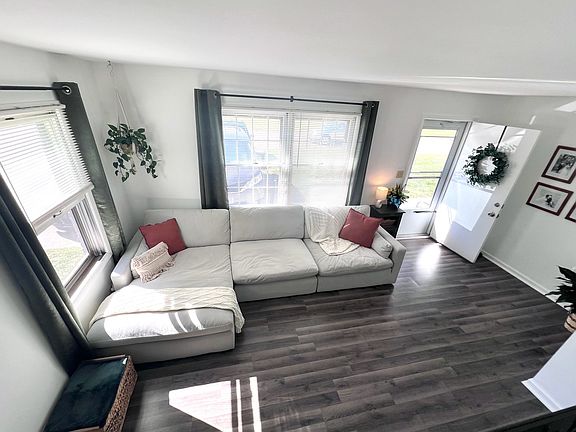 4th image of 2613-2615 Hawthorne Dr