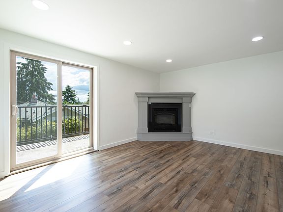 3rd image of 2527 NE 110th St Unit B