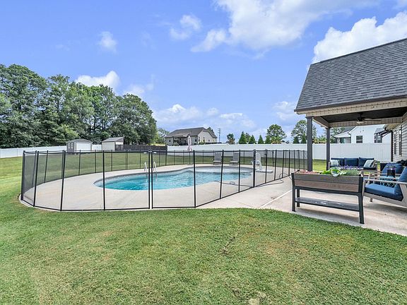 3rd image of 408 Josie Way