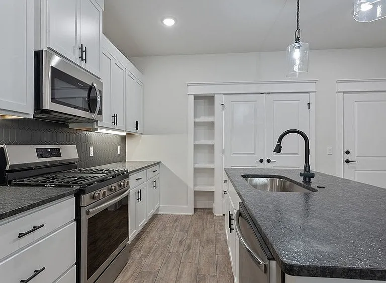 86 N Banner Ave — Photo 6