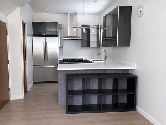 3rd image of 2516 S Dearborn St