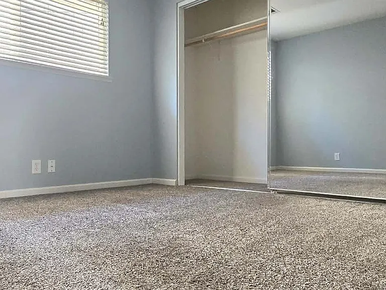 323 Kipps Ln — Photo 4