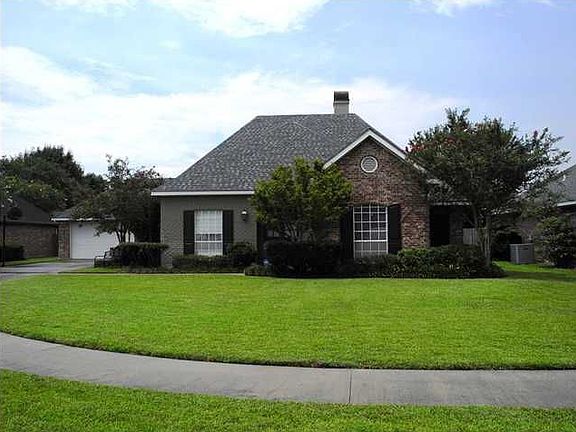 3rd image of 102 Garden Grove Dr