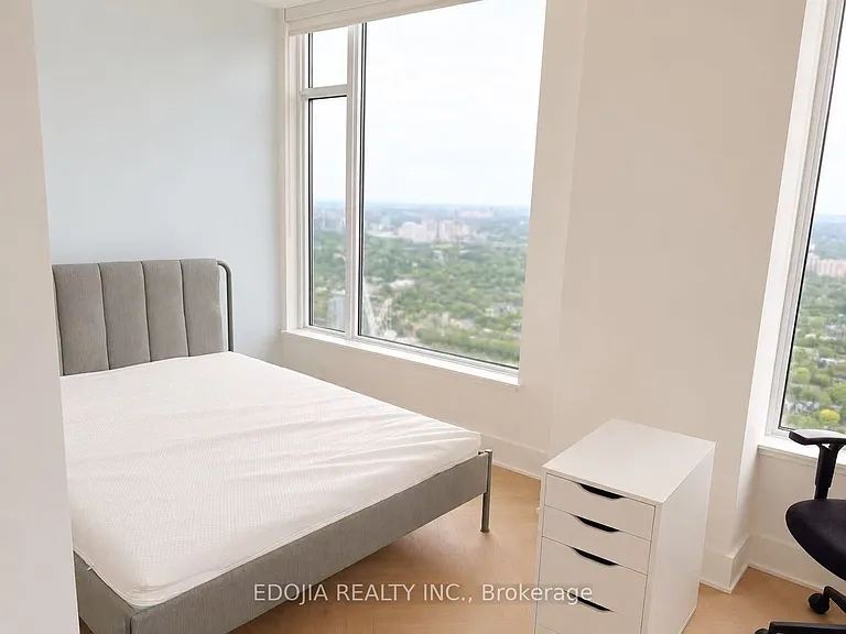 11 Yorkville Ave #6004 — Photo 5