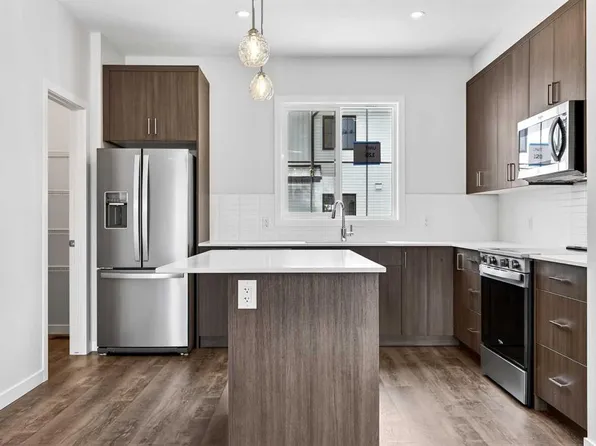 1750 S Rangeview Dr SE #210, Calgary, AB T3S 0G9