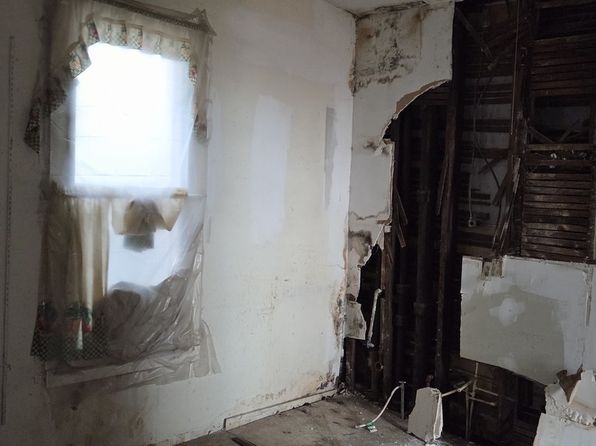 chicago-illinois-442890507 picture