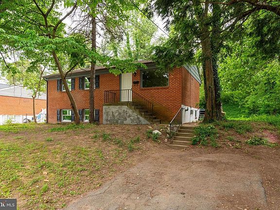 3rd image of 1913 Radford Dr