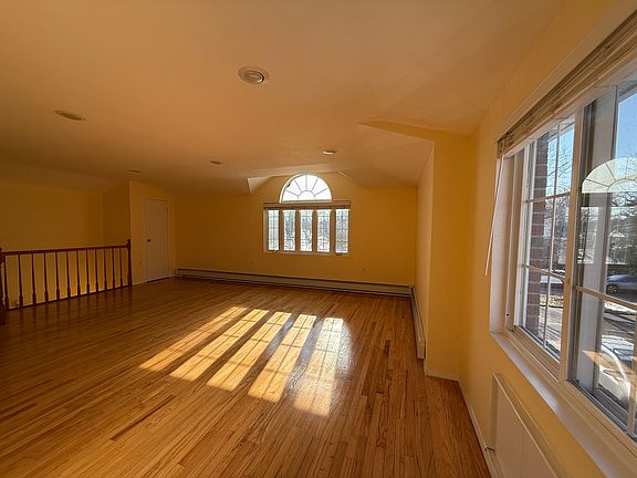 5th image of 18011 64th Ave Floor 2