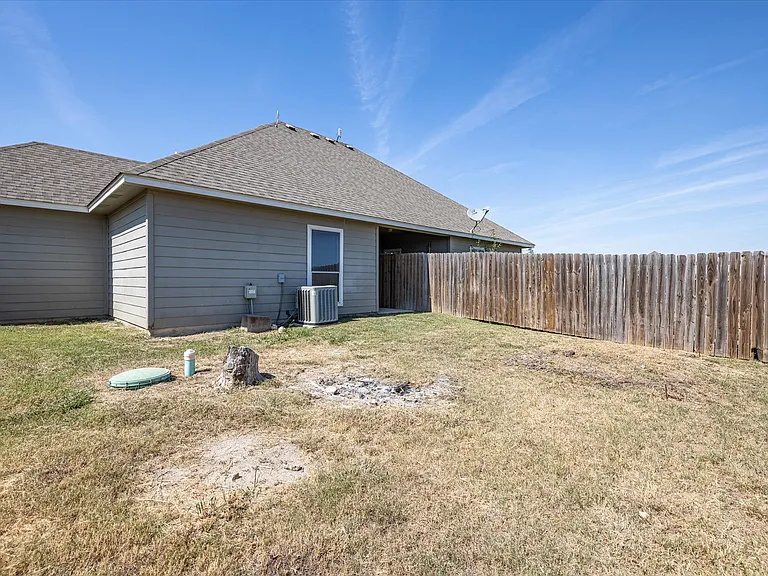 101 Collett Ct #101 — Photo 22