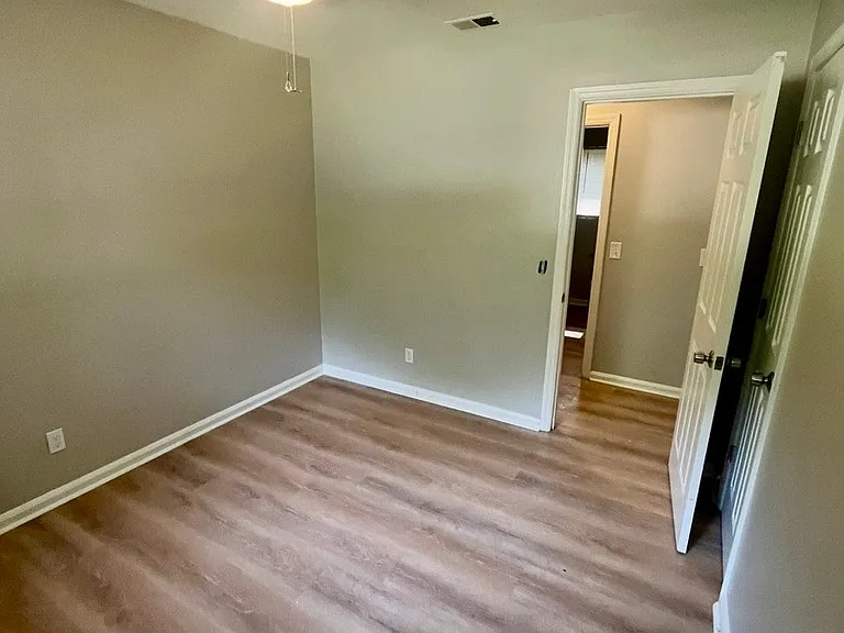 1215 Winifred Ln — Photo 25