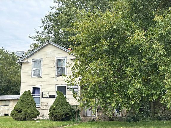 2nd image of 416 Elm St