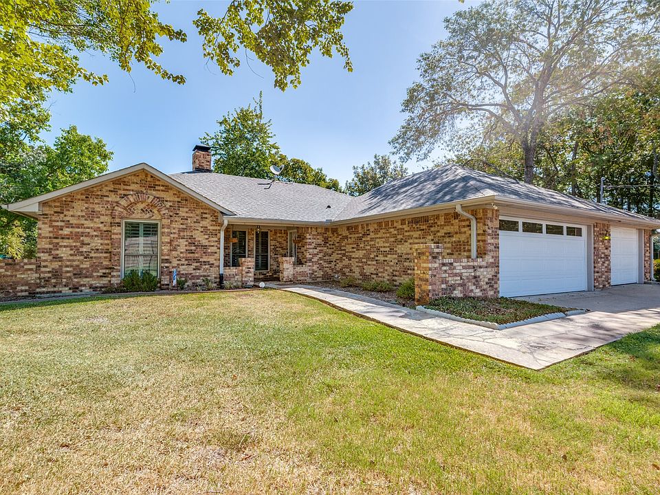 1st image of 136 1st Oak Dr