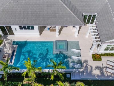 696 Fountainhead LN, Naples, FL, 34103