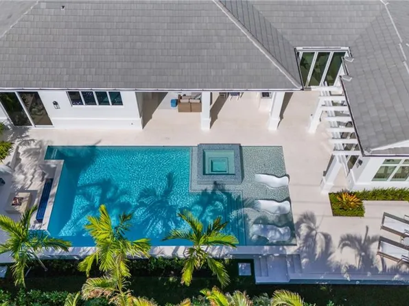 696 Fountainhead LN, NAPLES, FL 34103