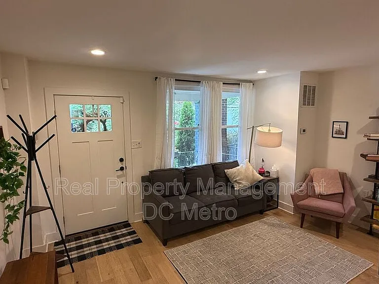 1711 Lang Pl NE — Photo 7