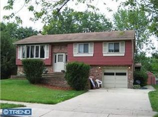 992 W Somerdale Rd, Somerdale, NJ 08083