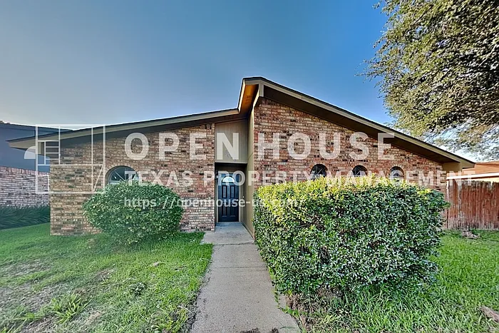 3 bed, 2.0 bath, 1388 sqft, $2,045 — Photo 1