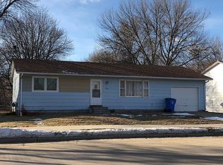 924 Cottage Ave, Vermillion, SD 57069
