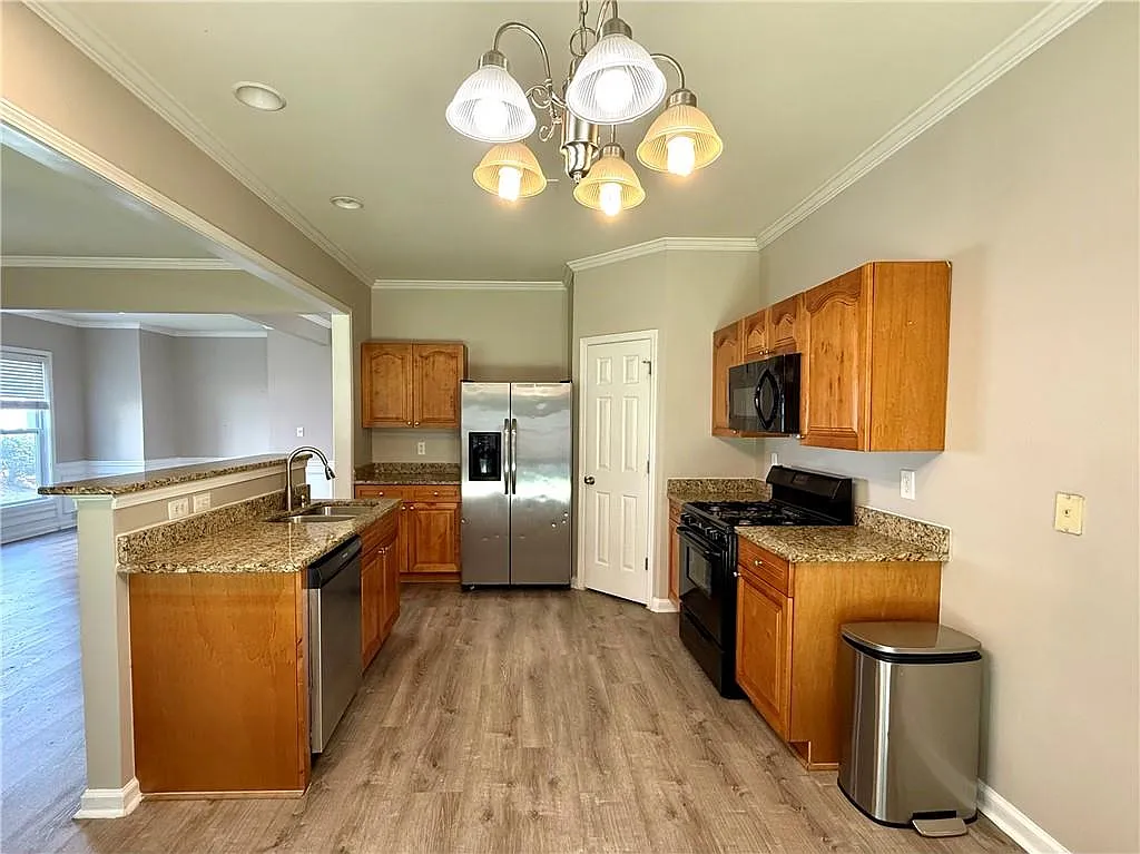 3 bed, 2.5 bath, 1895 sqft, $2,295 — Photo 4