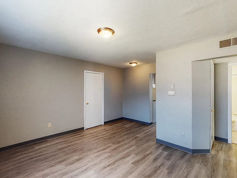 Longview Heights — Photo 3