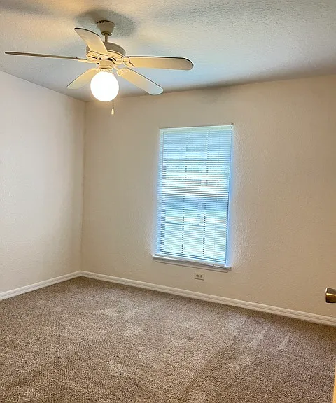733 E Indiana Ave — Photo 10