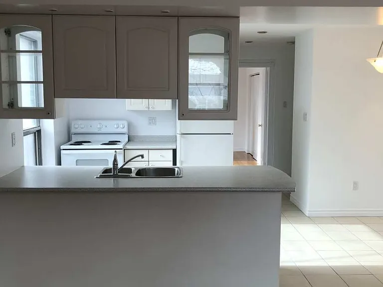 869 Avenue Rd — Photo 10