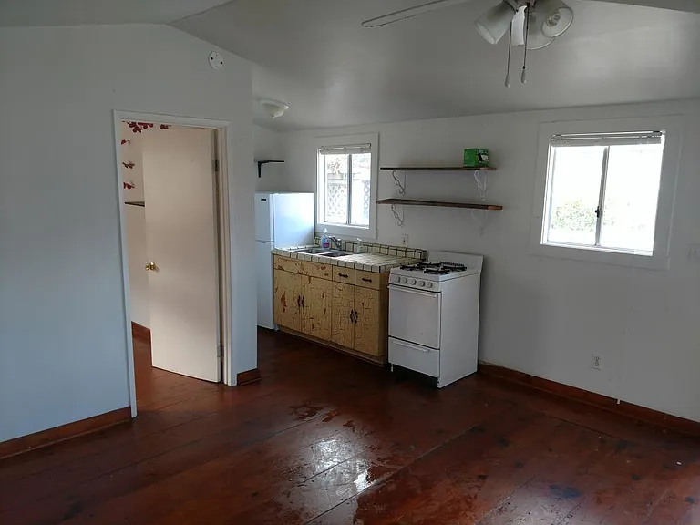 5065 Brighton Ave #COTTAGE — Photo 8