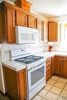 5th image of 15506 Ermanita Ave