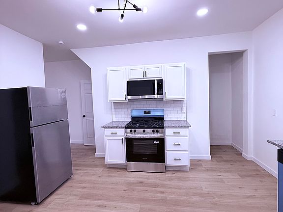 2nd image of 915 2nd St