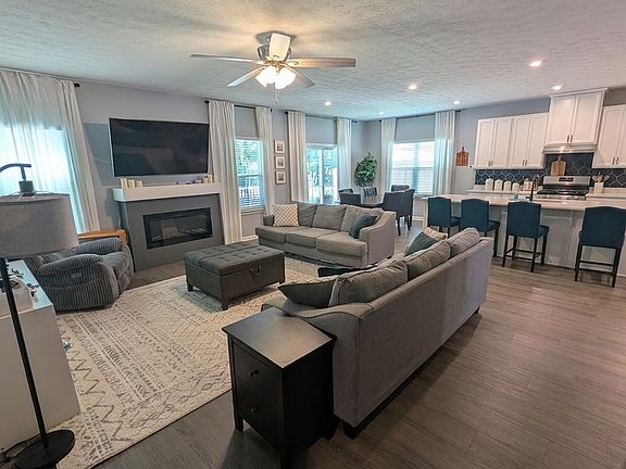 5th image of 3159 White Ash Dr