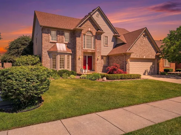 20547 Windham Dr, Macomb, MI 48044