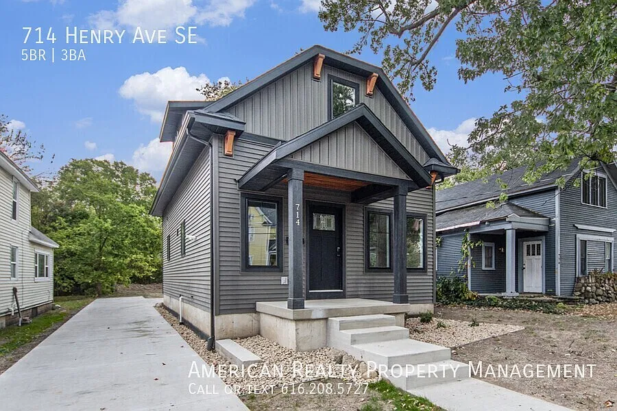 5 bed, 2.5 bath, 1800 sqft, $3,400 — Photo 1