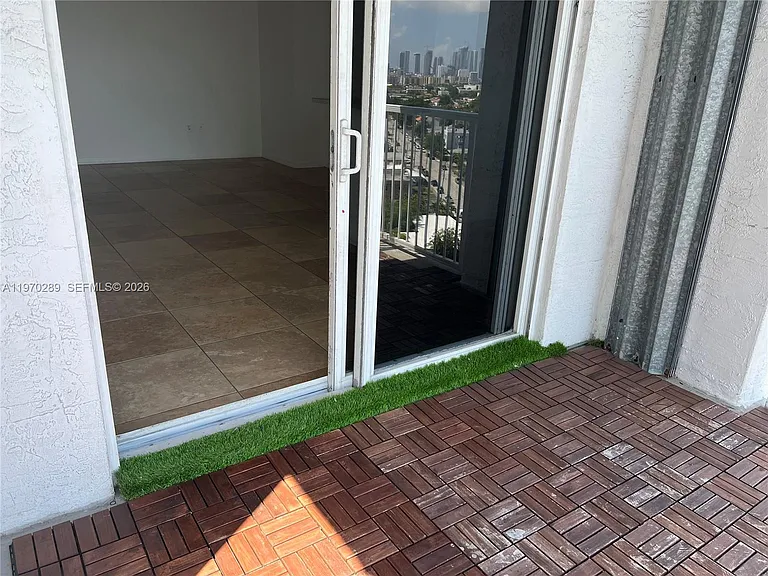 1 Glen Royal Pkwy #1112 — Photo 12