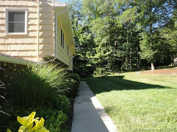 walkway to front  door