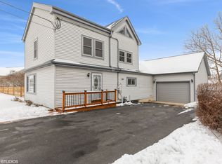127 Lakeview Ave, Wauconda, IL 60084