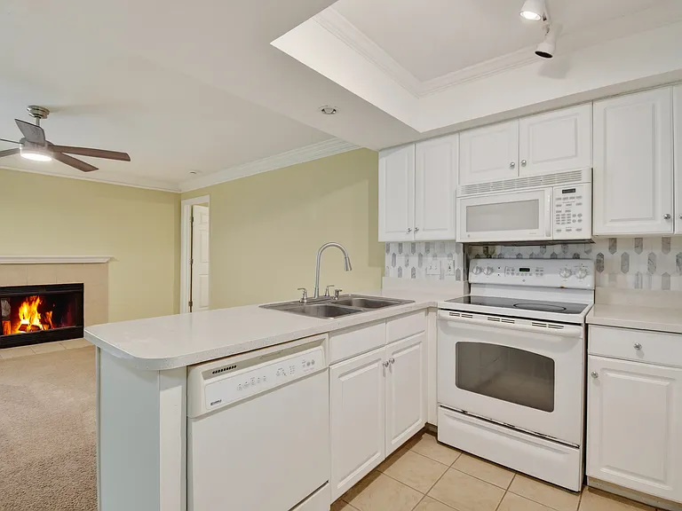 100 Fairway Park Blvd #511 — Photo 6