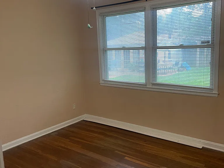 1543 Peachtree Cir N — Photo 10