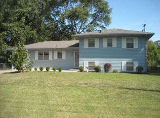 1520 E 19th St, Lawrence, KS 66046