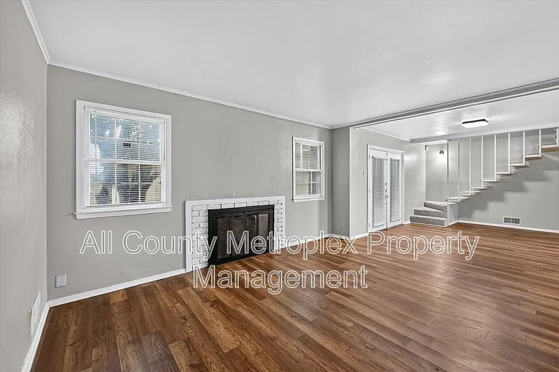 3 bed, 2.0 bath, 1700 sqft, $2,000 — Photo 1