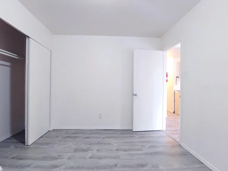 Renovated 1 Bedroom Apartment Close to UNM, CNM, and Roosevelt Park — Photo 12