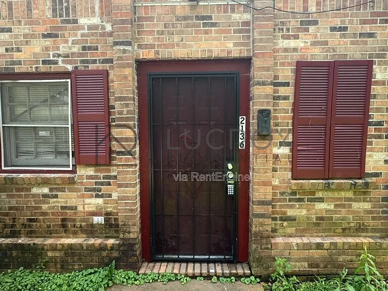 2136 East Dr — Photo 1