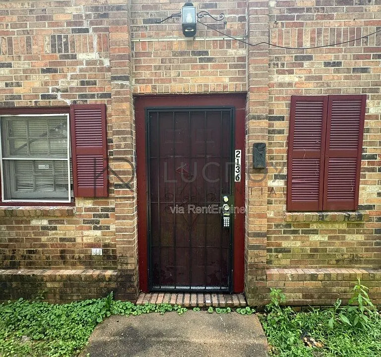 2136 East Dr