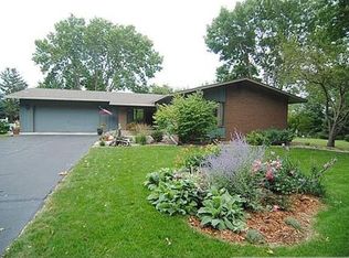 1345 Broadview Ave, Chaska, MN 55318