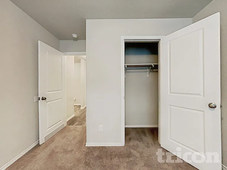 9736 Marbach Brk — Photo 14