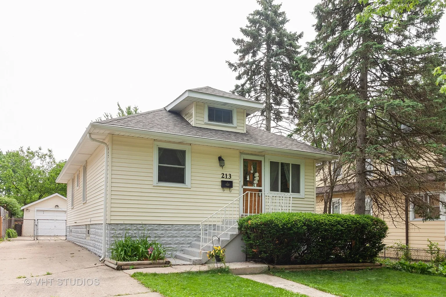 213 S Wisconsin Ave photo 1