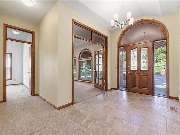 5th image of 19241 Hawthorne Ave