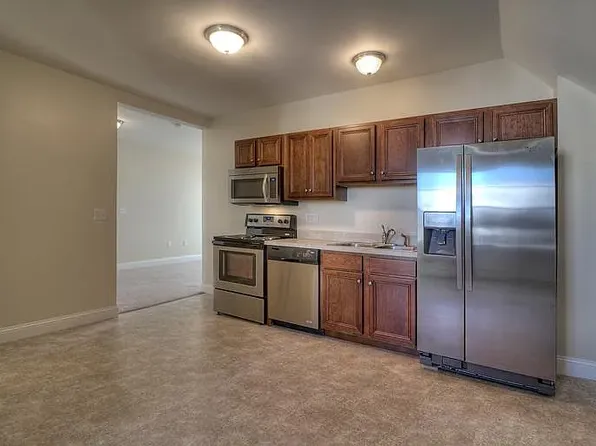 40 Dubuque St APT 3, Manchester, NH 03102