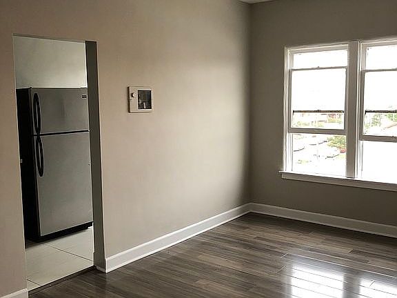 3rd image of 3715 W 1st St APT 303